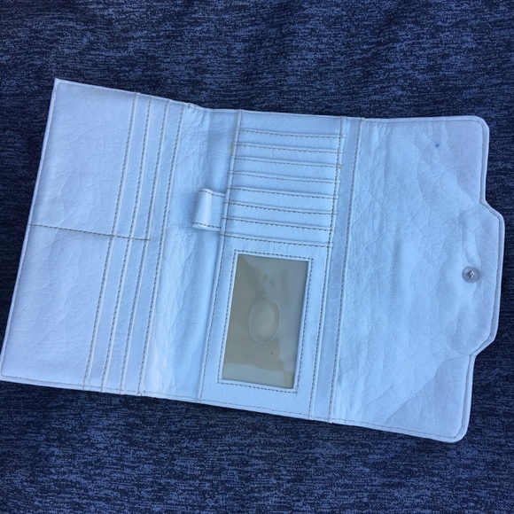 Guess Cream Crinkle Long Wallet Flat Snap Closure Faux Leather Vegan White - Picture 3 of 6